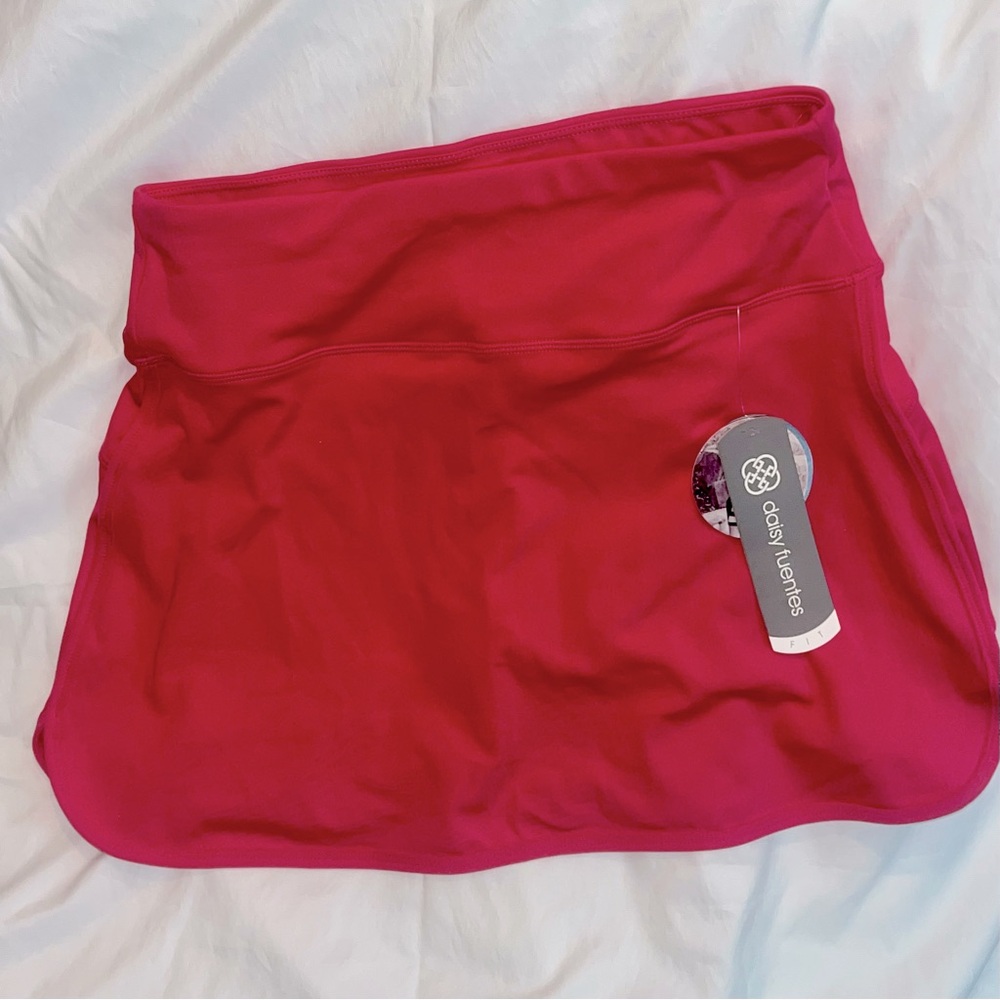 Daisy Fuentes tennis skirt - hot pink - skirt with attached shorts - size Med